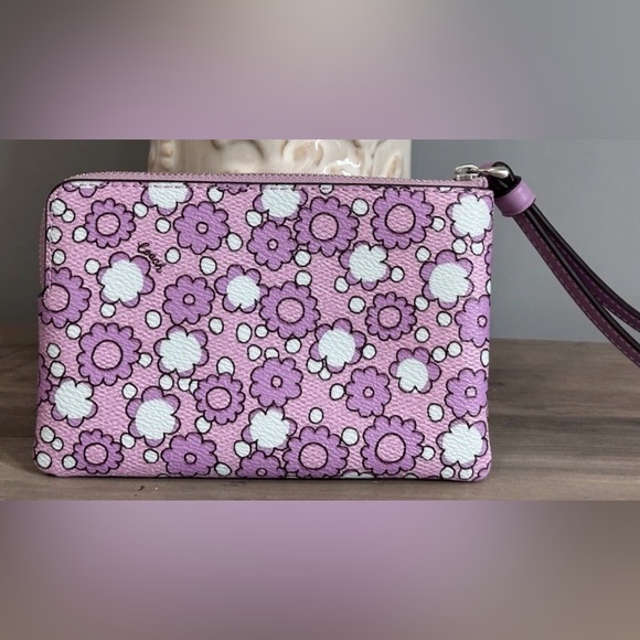 💜Coach Corner Zip Wristlet - Lilly 🪻Purple Floral Printed Canvas - NWT - Picture 2 of 11